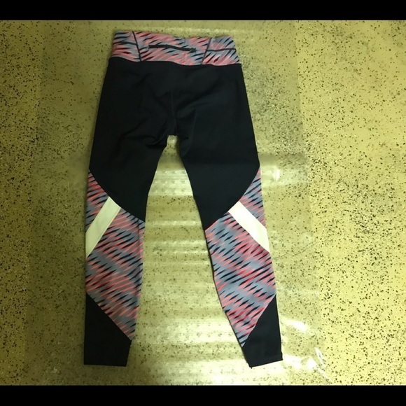 Athleta midrise cropped Leggins - Picture 2 of 4